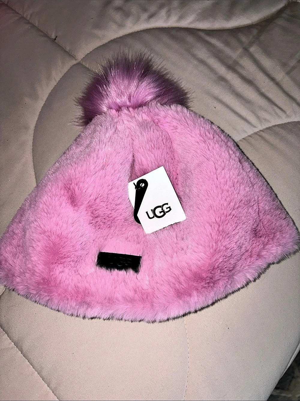 UGG W Faux Fur Beanie w Pom in Pink NWT